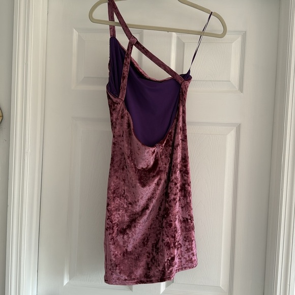 SUPERDOWN Corella Pink Crushed Velvet One Shoulder Mini Dress M - Picture 6 of 9